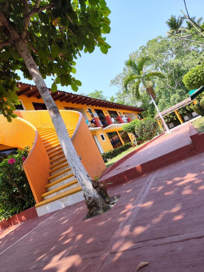 Hotel J.B. Zihuatanejo Buitenkant foto