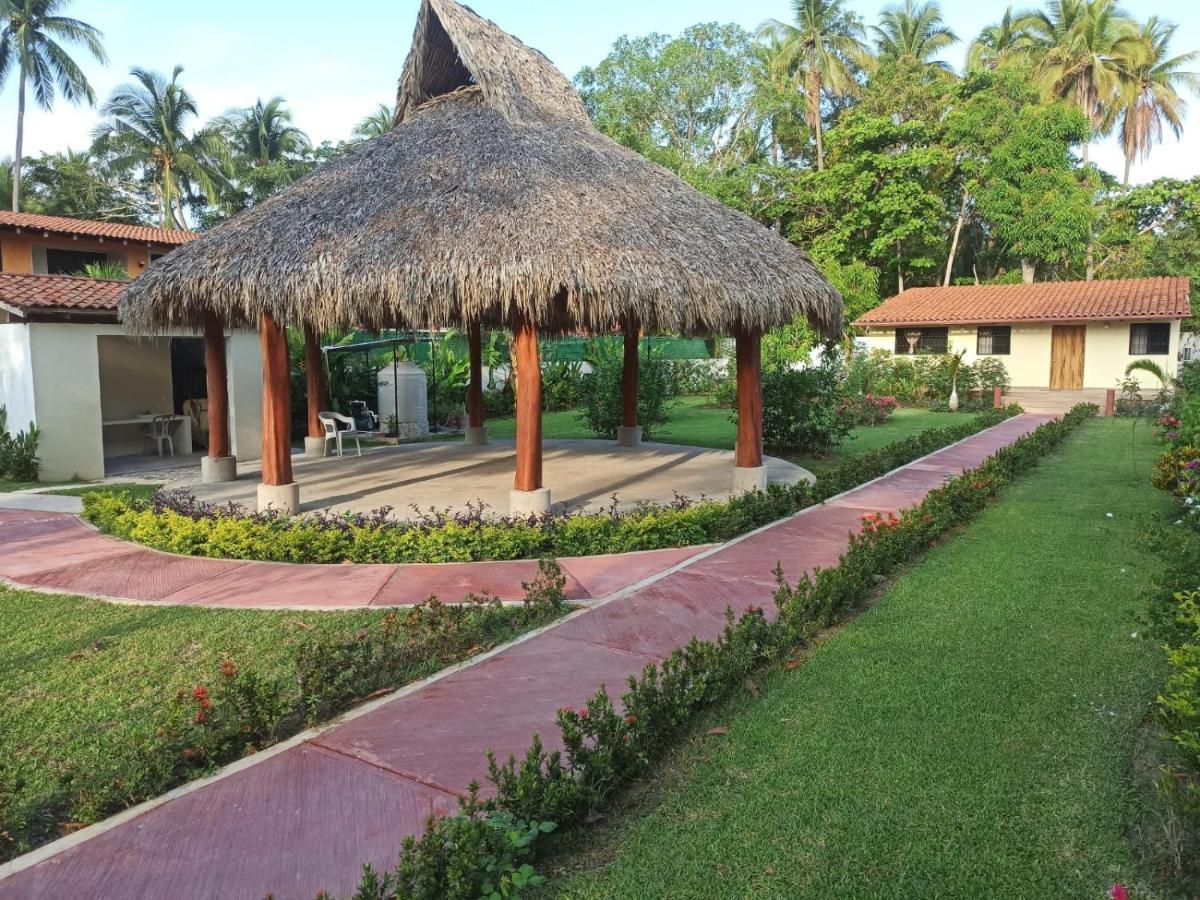 Hotel J.B. Zihuatanejo Buitenkant foto