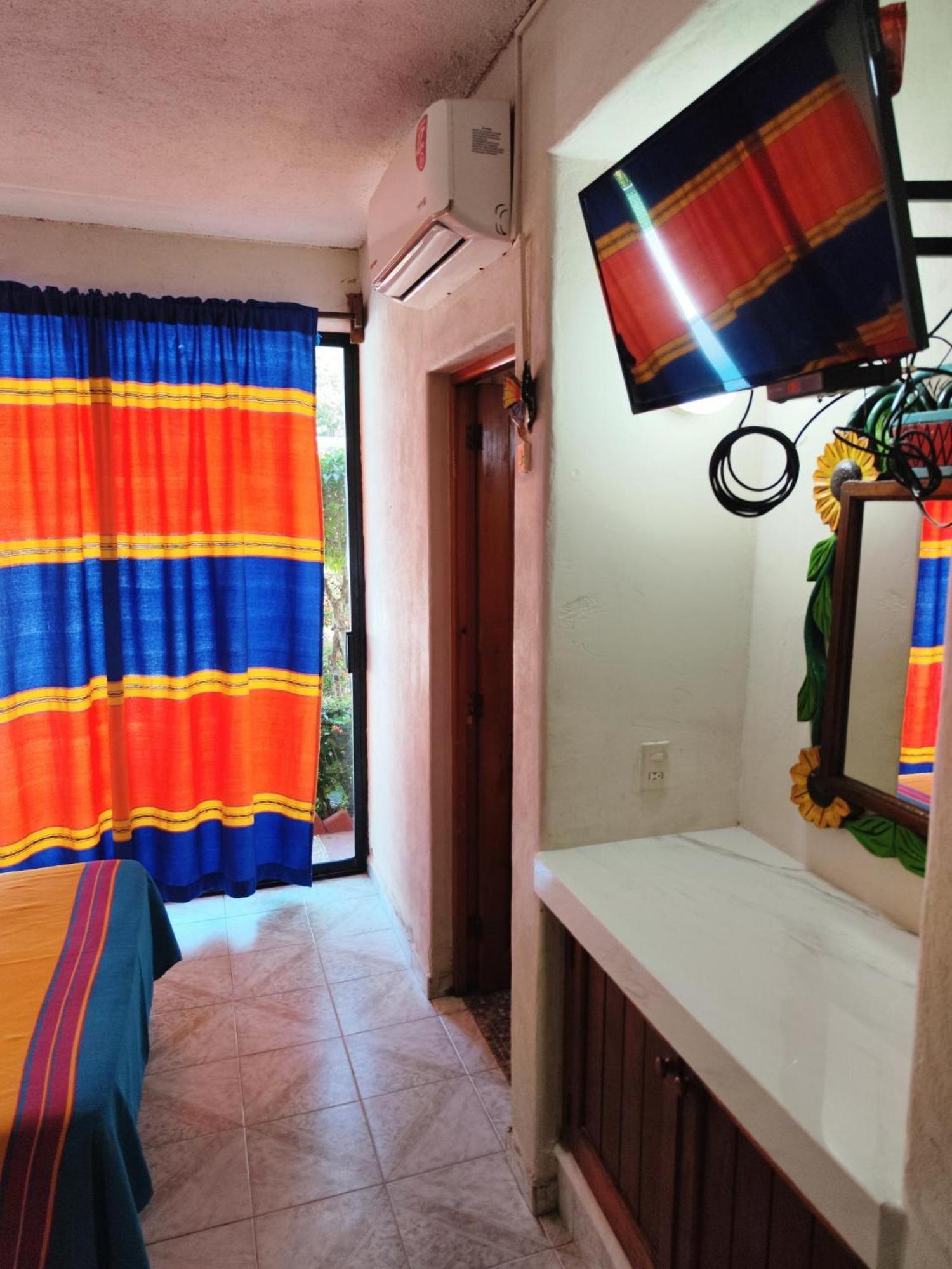 Hotel J.B. Zihuatanejo Buitenkant foto
