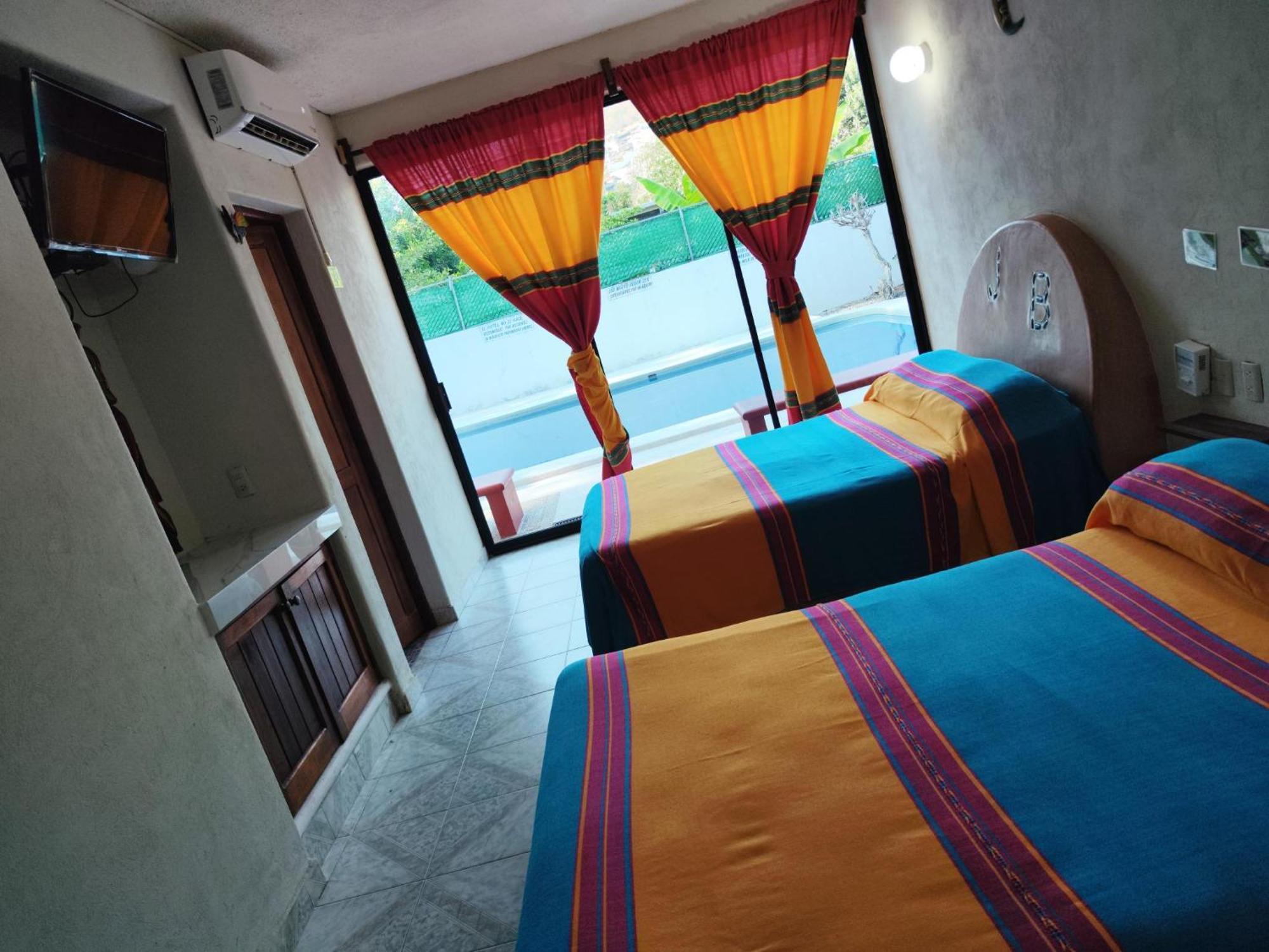 Hotel J.B. Zihuatanejo Buitenkant foto