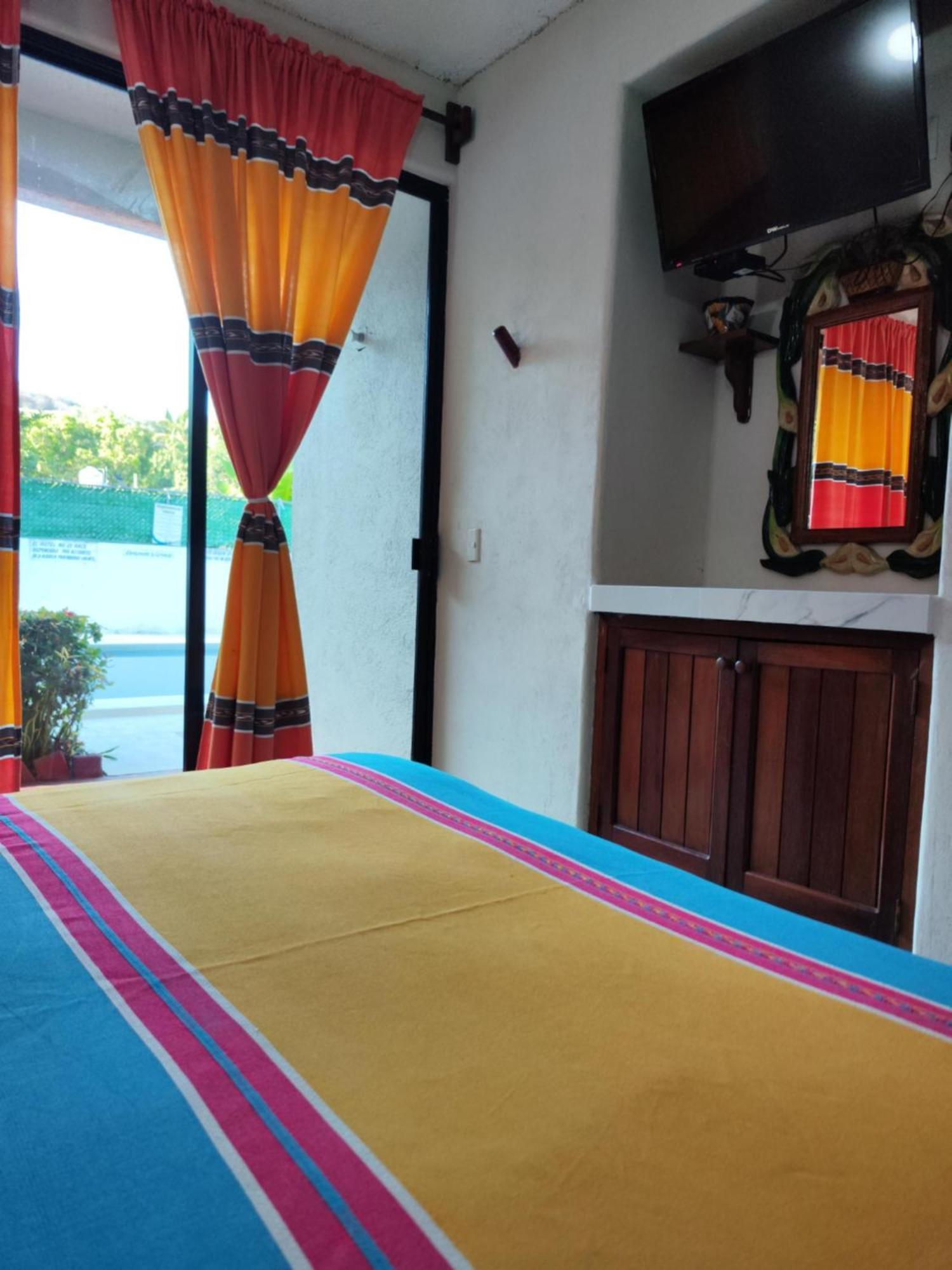 Hotel J.B. Zihuatanejo Buitenkant foto