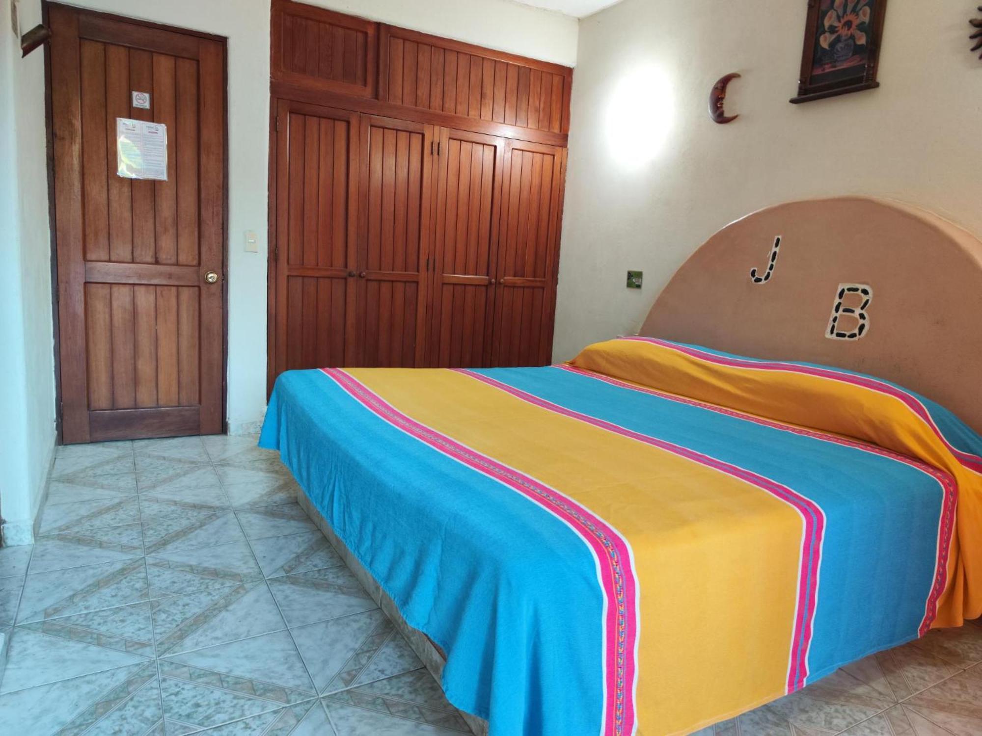 Hotel J.B. Zihuatanejo Buitenkant foto
